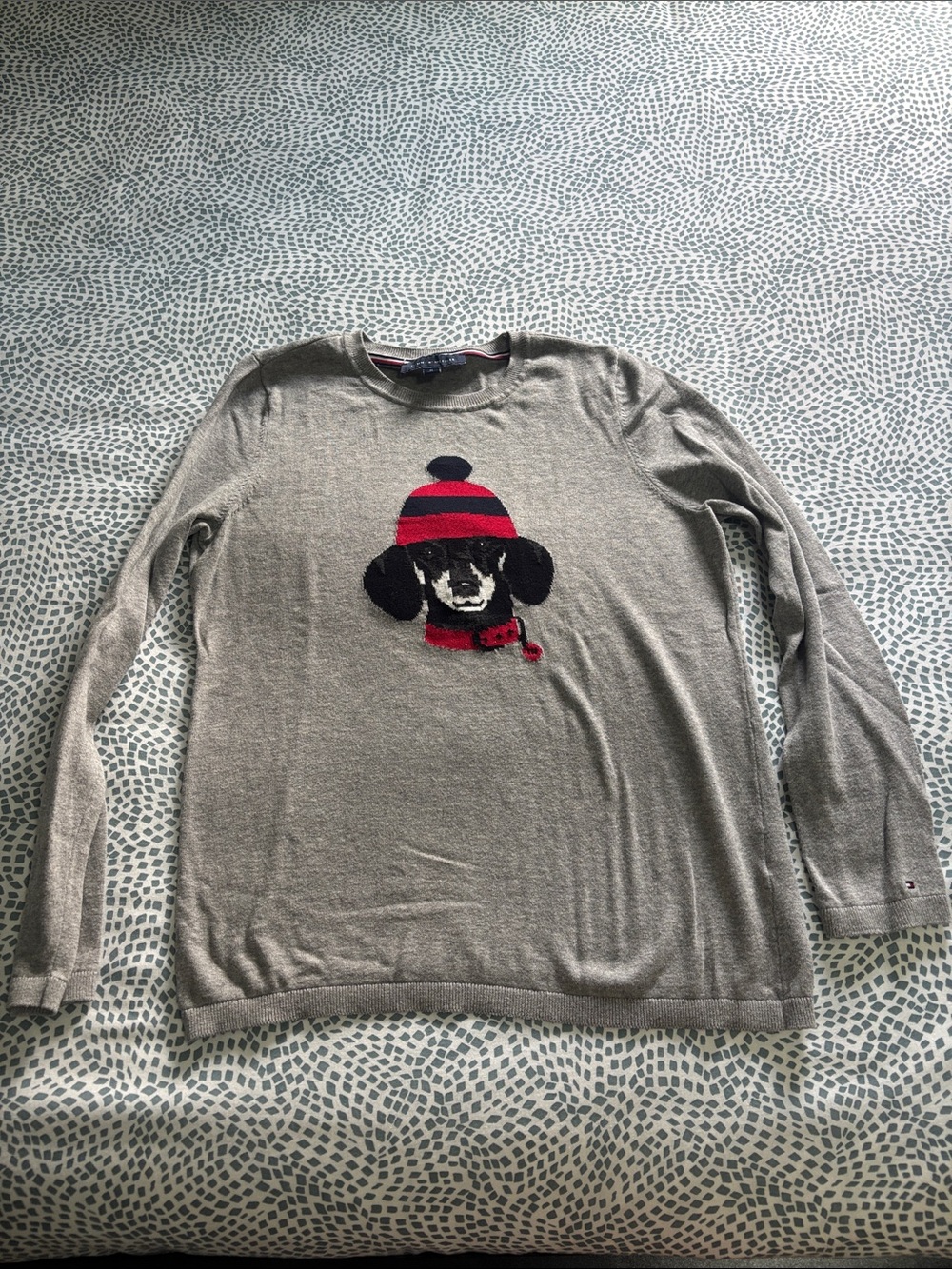 Tommy Hilfiger Gray Sweater with Dog Graphic and Red Accent